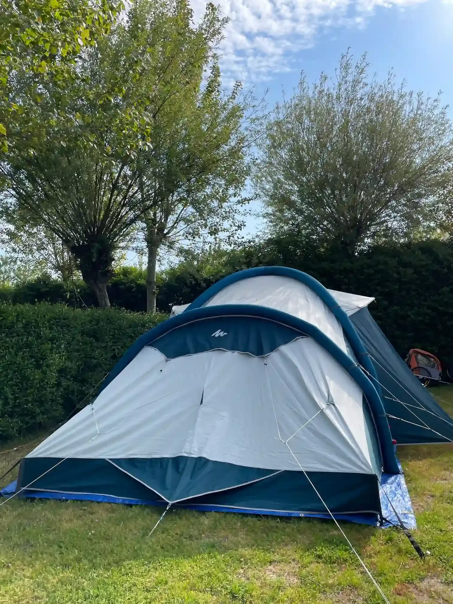 En tente au camping Minypark Dormie en tente le long de la vélo maritime EV4 à Berck sur la côte d'opale