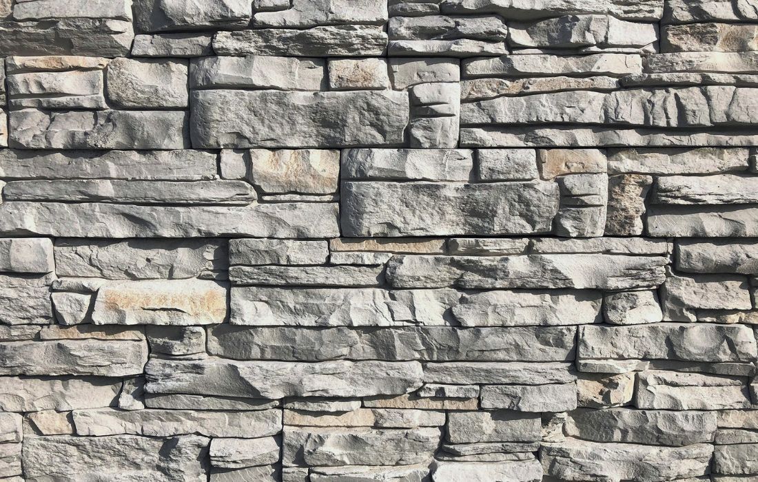 Rustikaler Steinverblender für Fassaden,- und Gartenmauerverkleidung