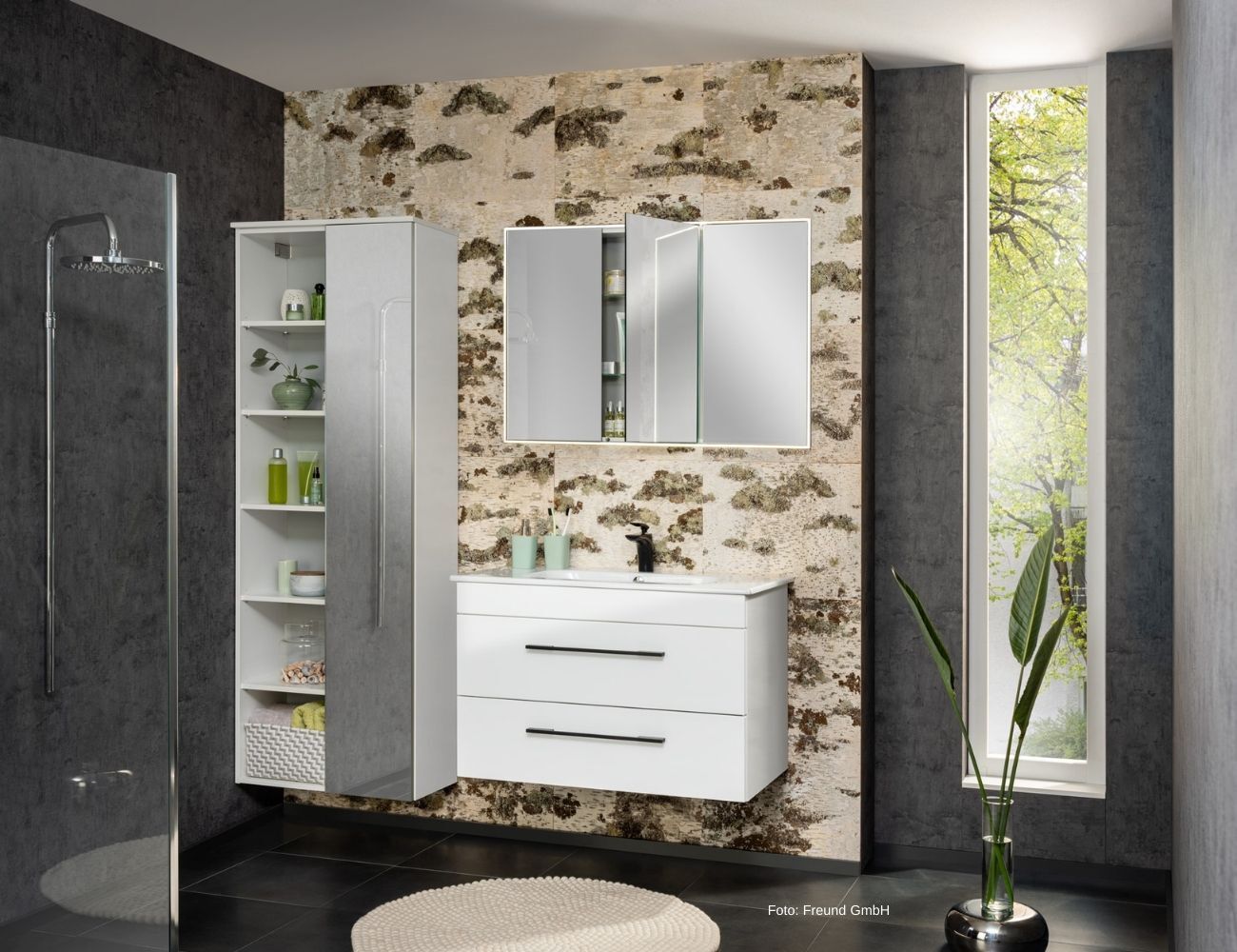 Bad mit Wandverkleidung - Birkenrinde