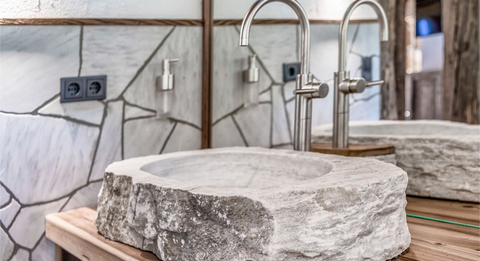 Hotel Naturstein Wandverblender und Steinböden - Natursteinbecken