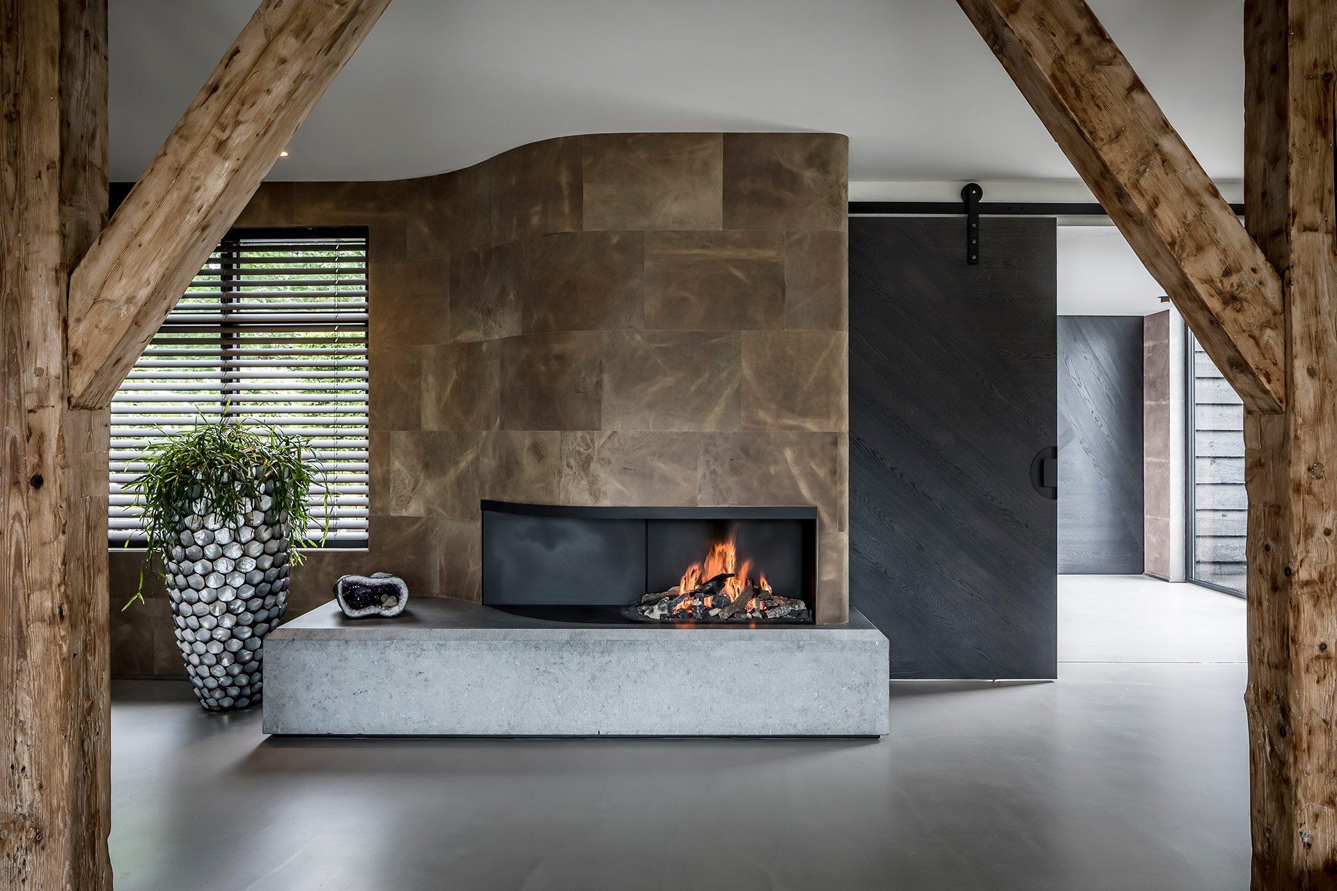 Kaminverkleidung mit echtem Leder