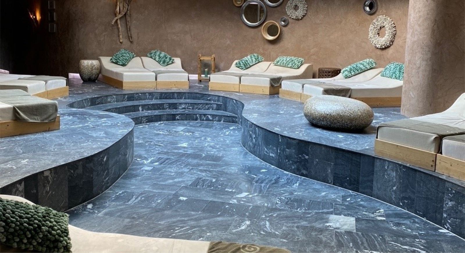 Naturstein Schwimmbecken