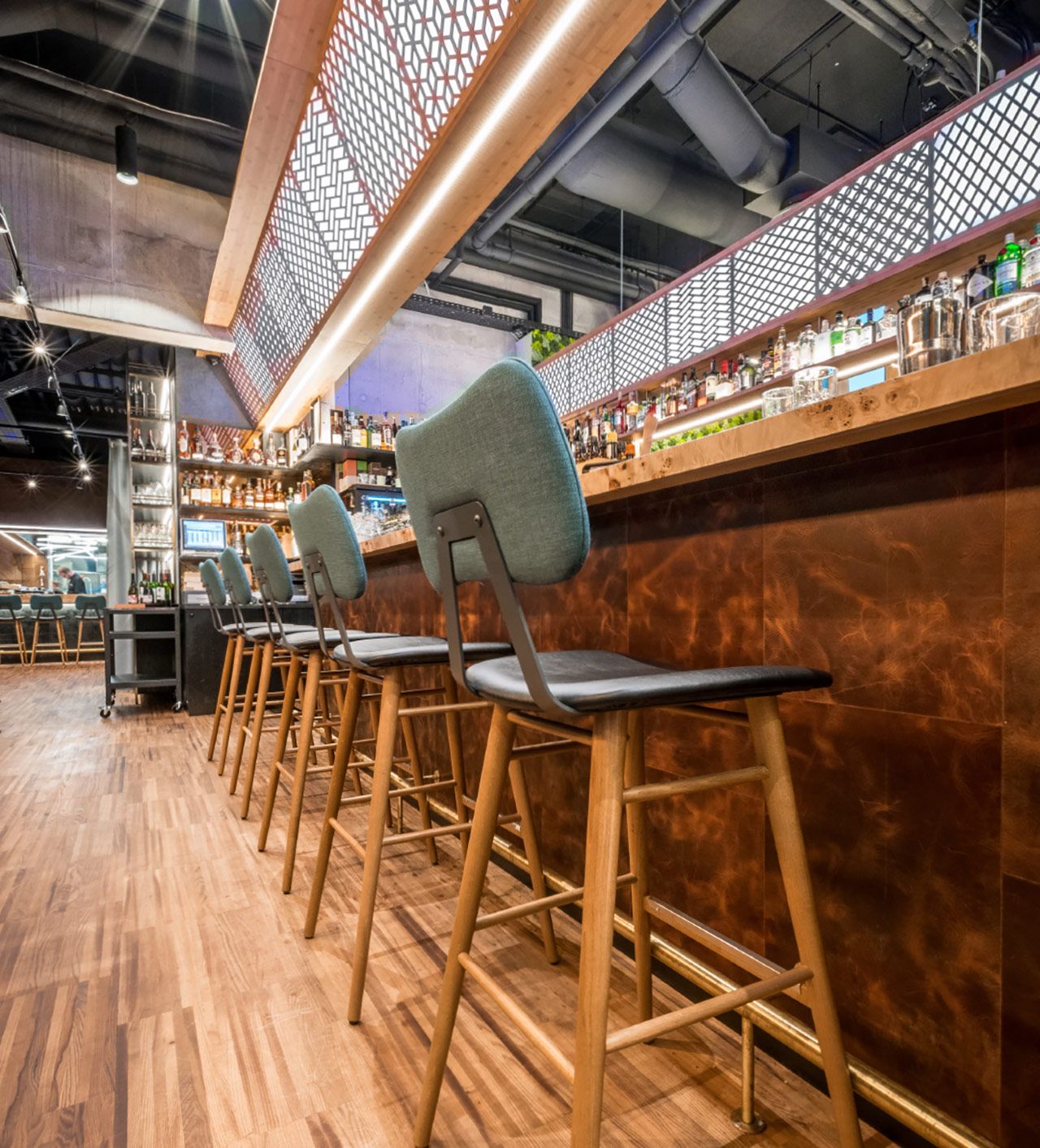 Barverkleidung mit Büffelleder