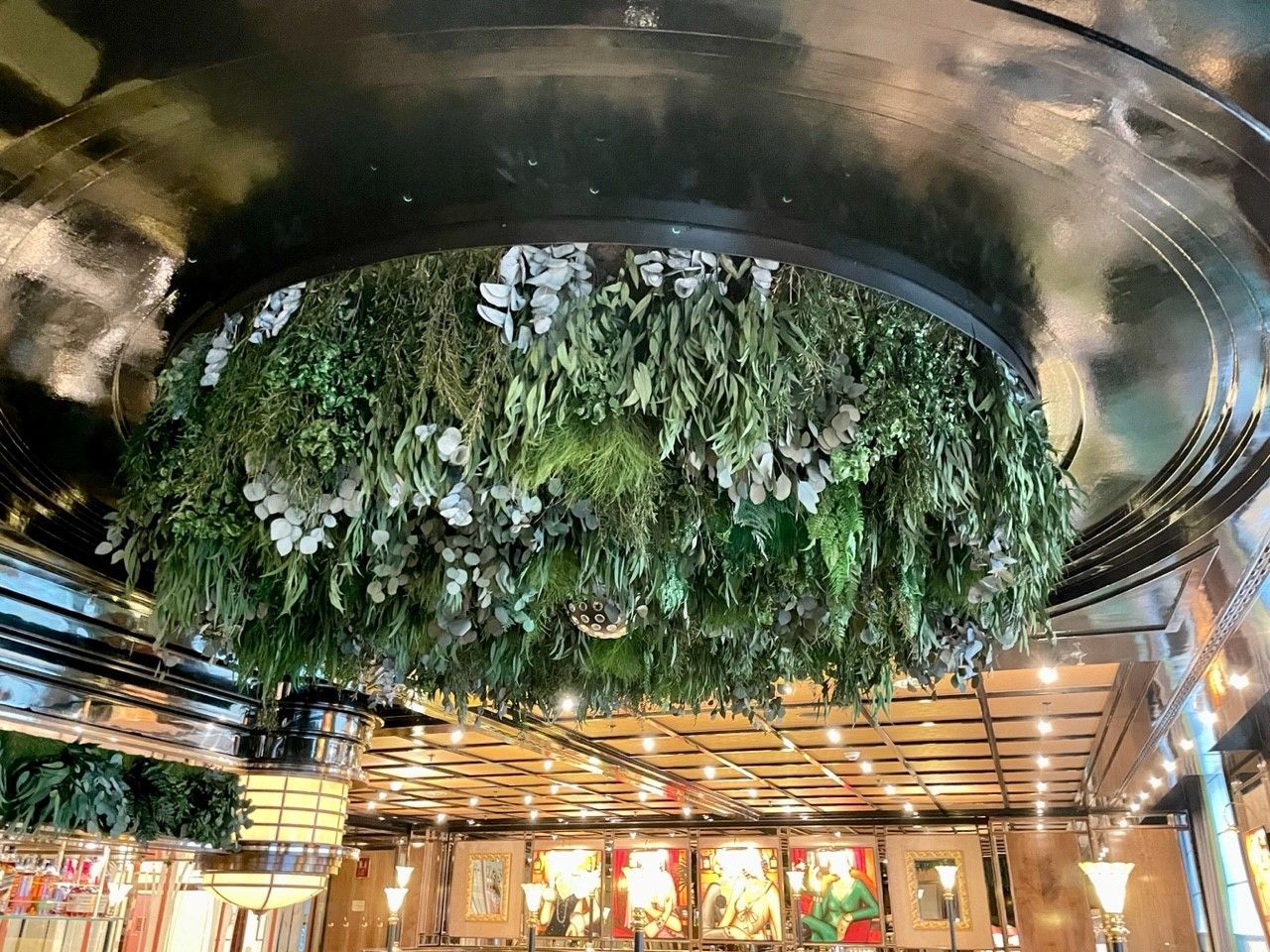 Pflanzenwände mit Wald- und Dschungelpflanzen