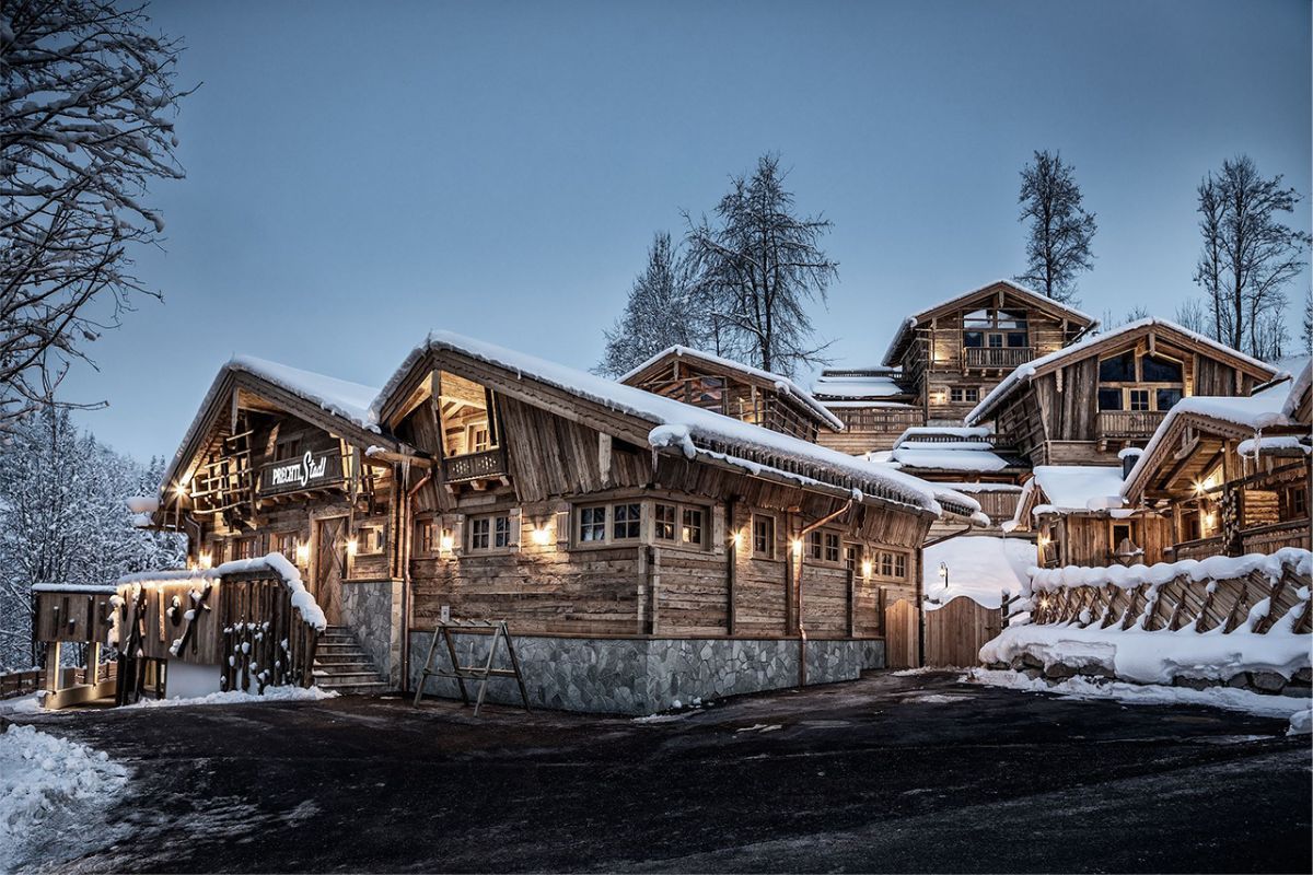 Polygonale Fassadenverblender aus Naturstein