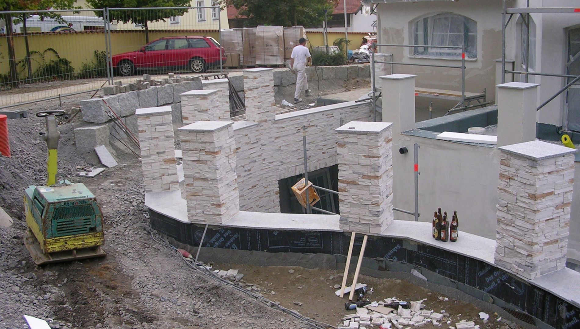 Hochwertige Naturststeinverblender für Fassadenverkleidung in rustikaler Steinoptik