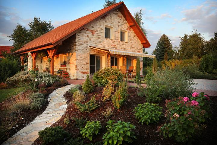 Badezimmer Toskana Steinwand
