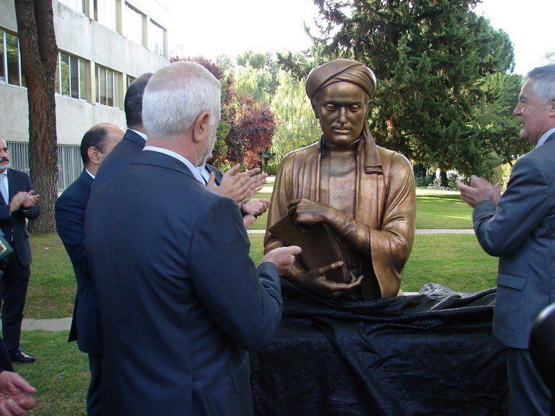 تندیس بزرگداشت و همایش بوعلی سینا تندیس بزرگداشت و همایش بوعلی سینا