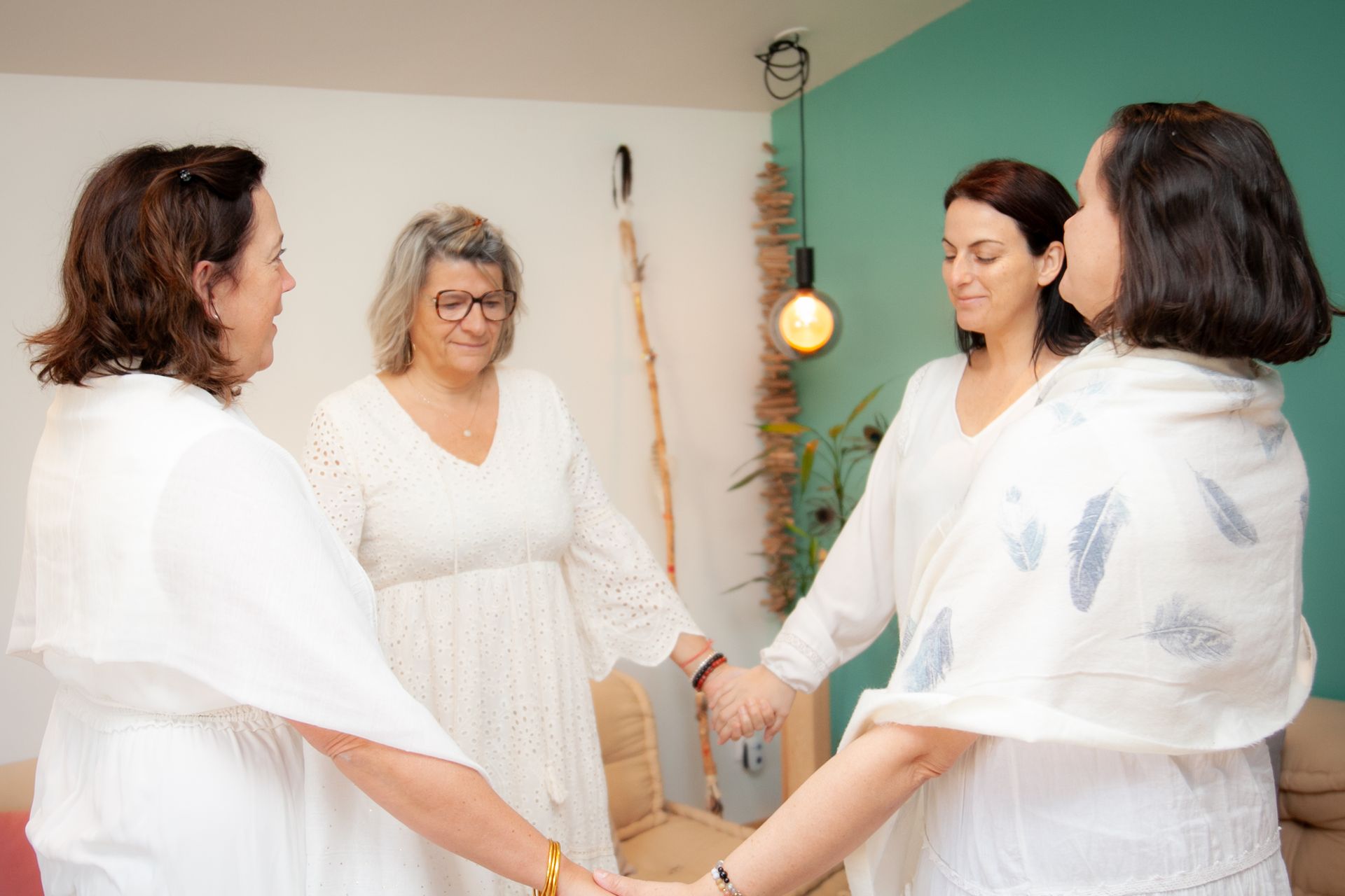 Cercle de méditation Stéphanie Courty, Cercle de méditation, soins énergétiques, activation kundalini, Innerdance, guidance
