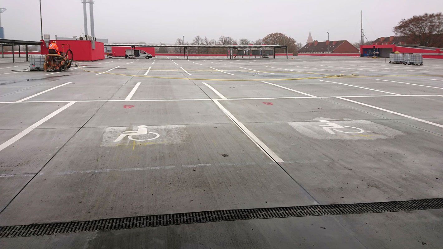 Parkflächenmarkierung REWE Center Kiel