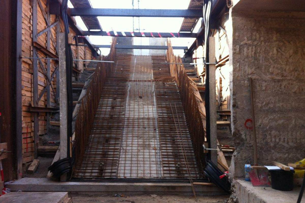 Kellerabdichtung Umbau Bahnhof  Abdichtung gegen drueckendes Wasser Uebergang als Los-Festflanschkonstruktion von vorhandenen schwarzen Wanne zu  neuer weissen Wanne