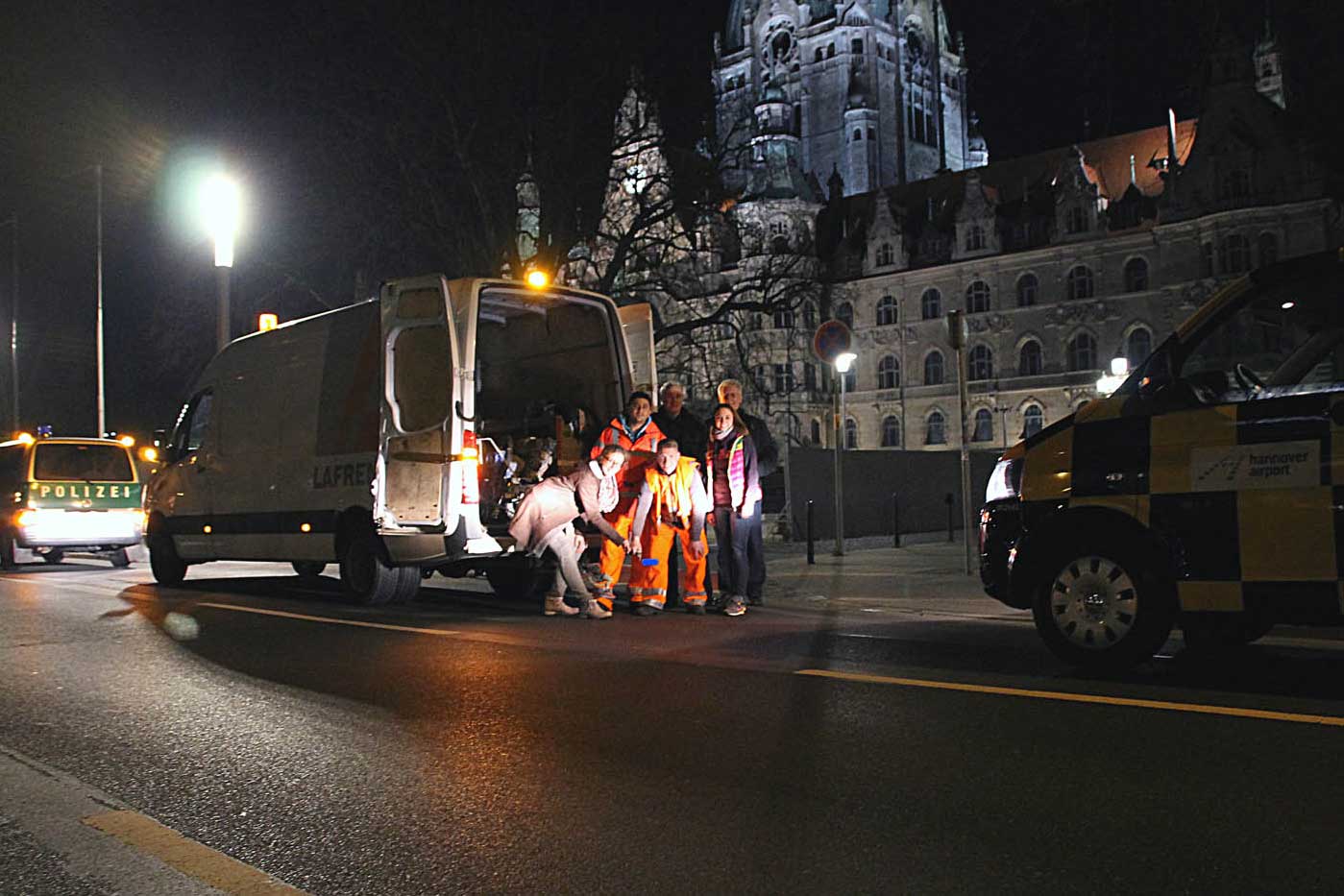 Nachtschicht für den HAJ Hannover Marathon Markierung der Blauen Linie für den HAJ Hannover Marathon