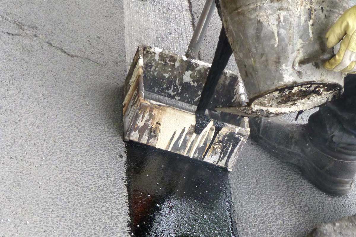 Demarkierungen mittels Kugelstrahlern oder selbstfahrenden Fraesen