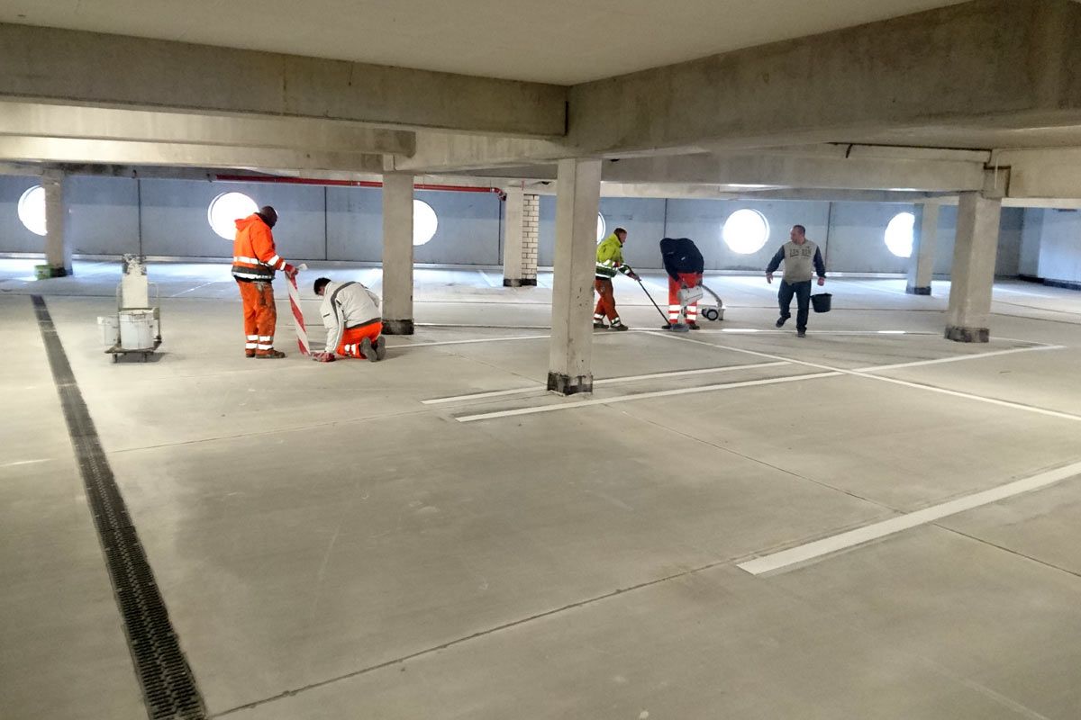 Parkdecksanierung inkl Fahrbahnmarkierung und Parkflaechenmarkierung