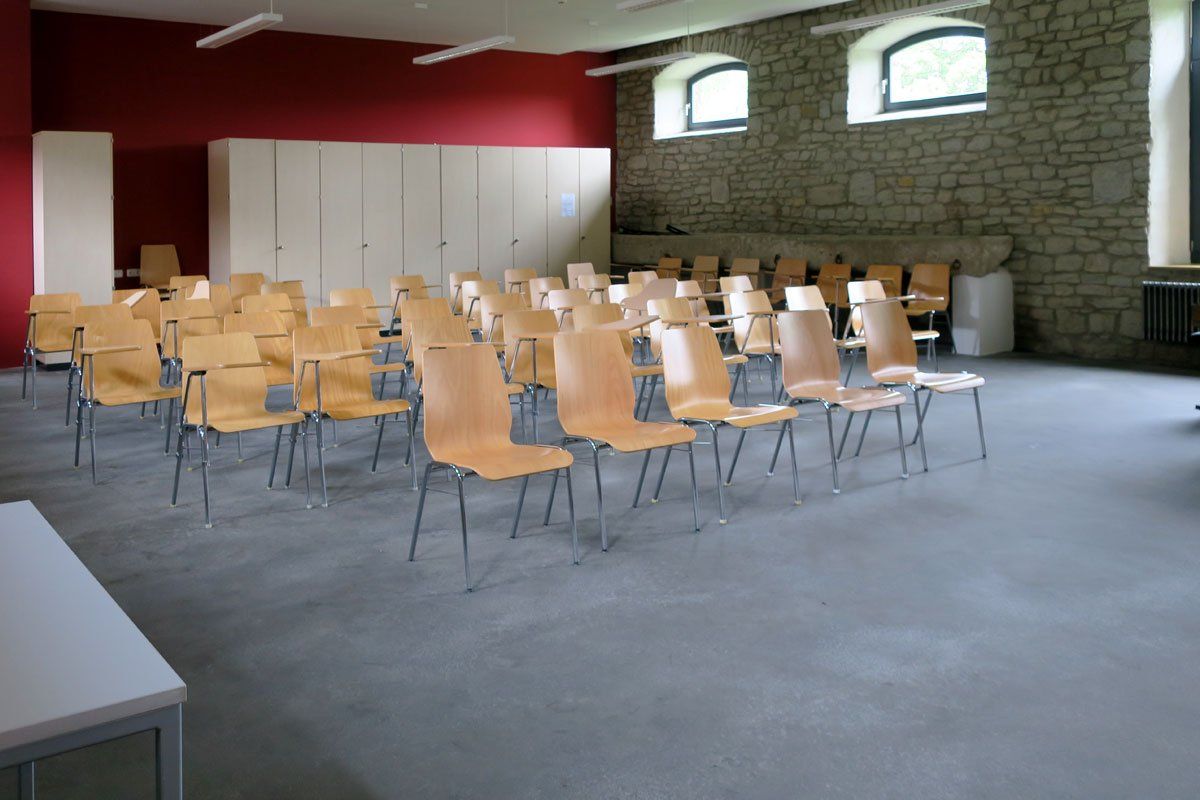 zur Hochwasser Kulturcampus Domäne Marienburg. Temporäre Nutzung der Seminarräume zur Hochwasserabdichtung Kulturcampus Domäne Marienburg. Temporäre Nutzung der Seminarräume