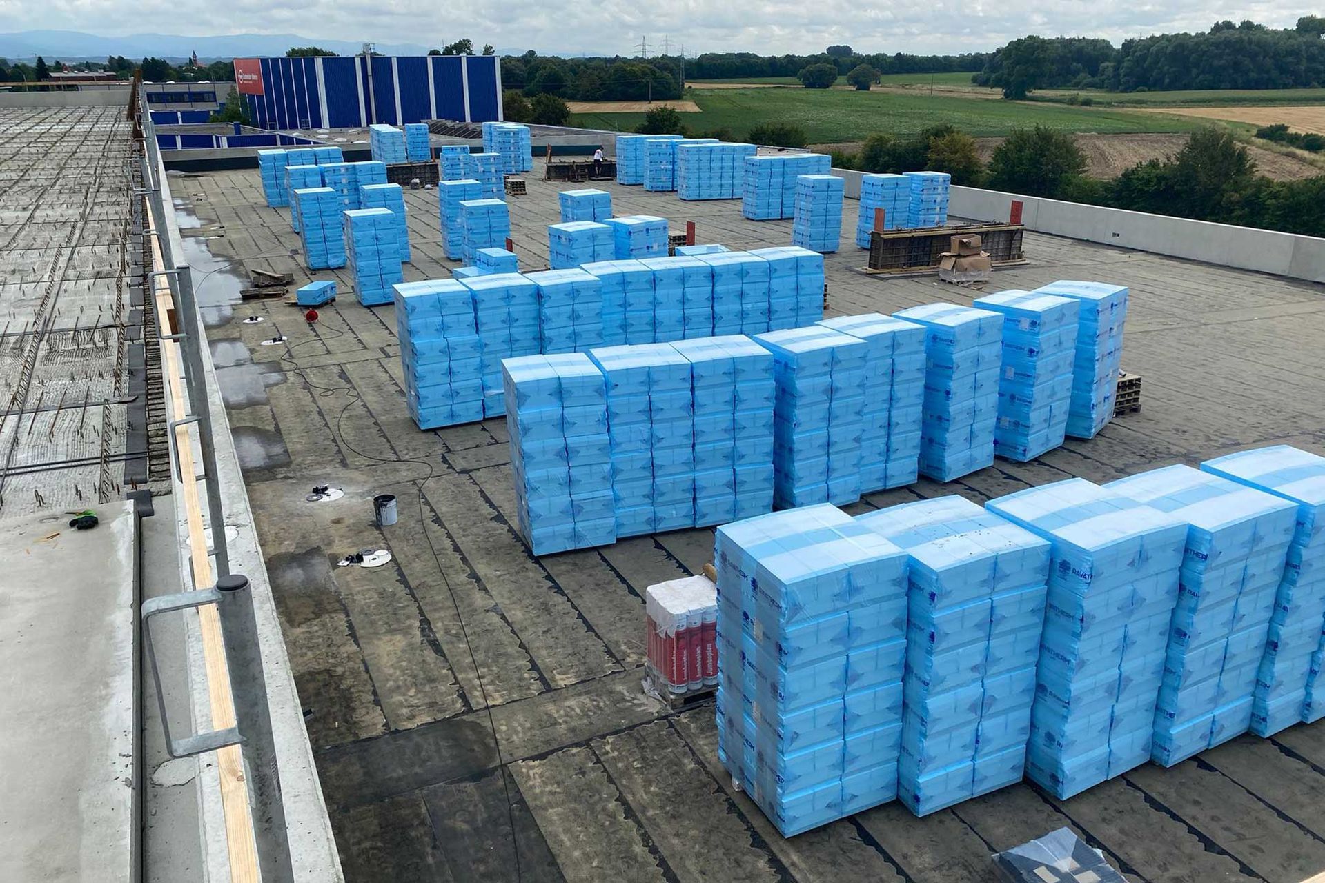 zum Neubau Logistikhalle Parkdeck und Rampe Logistikhalle Straubing Neubau Parkdeck und Rampe