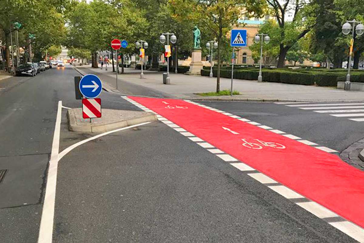 4-Jahresauftrag für Markierungsarbeiten Hannover erhalten-roter Radweg 4-Jahresauftrag für Markierungsarbeiten Hannover erhalten-roter Radweg