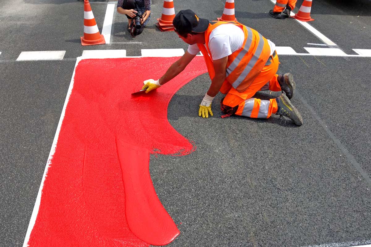 Fahrbahnmarkierung roter Radweg Hannover