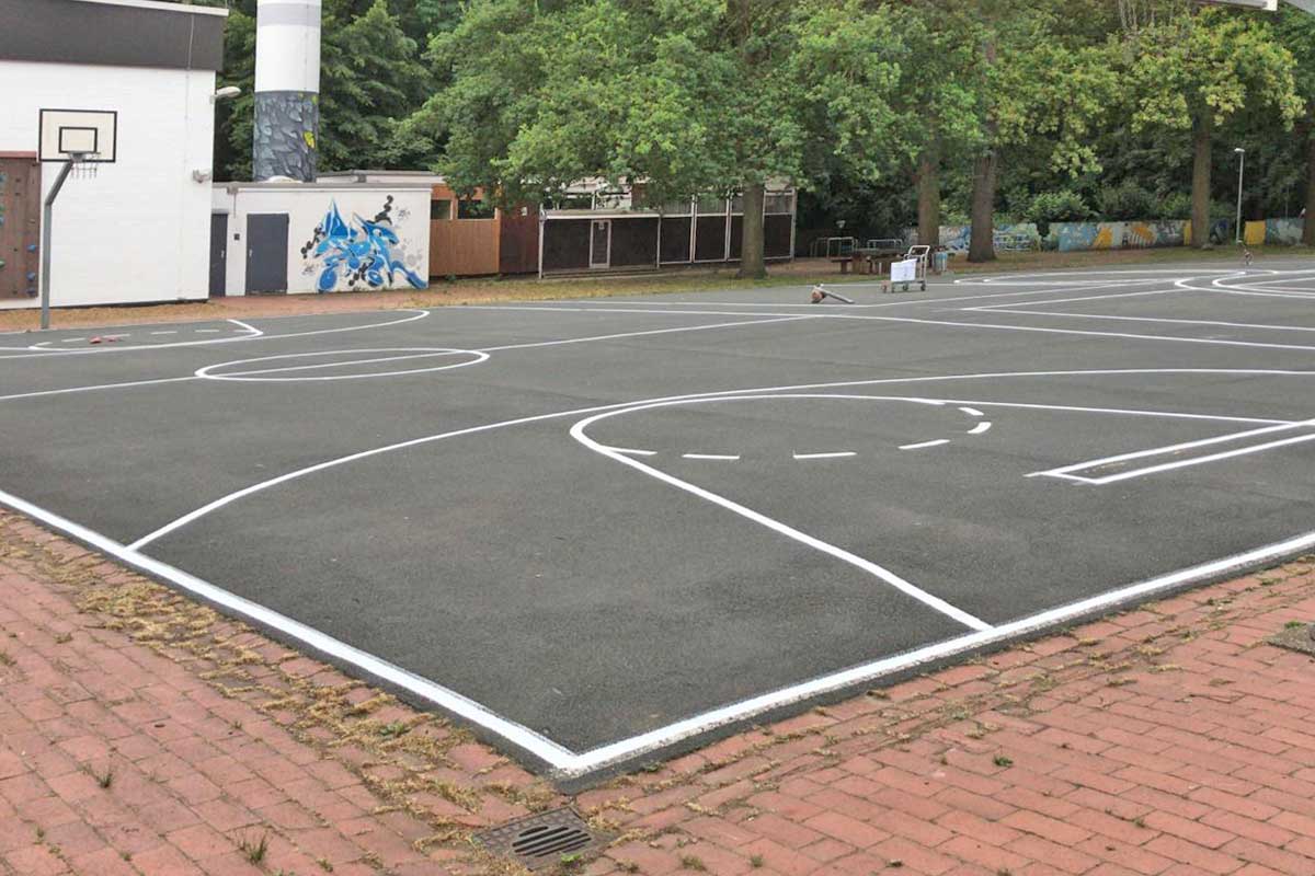 Markierung Basketballfeld auf Schulhof