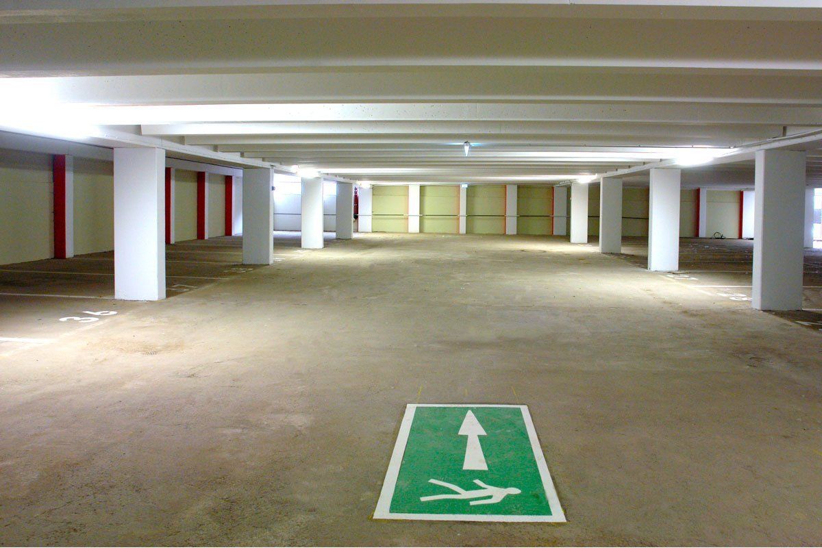 Tiefgarage Fröbelweg Sanierung und Markierung fertig