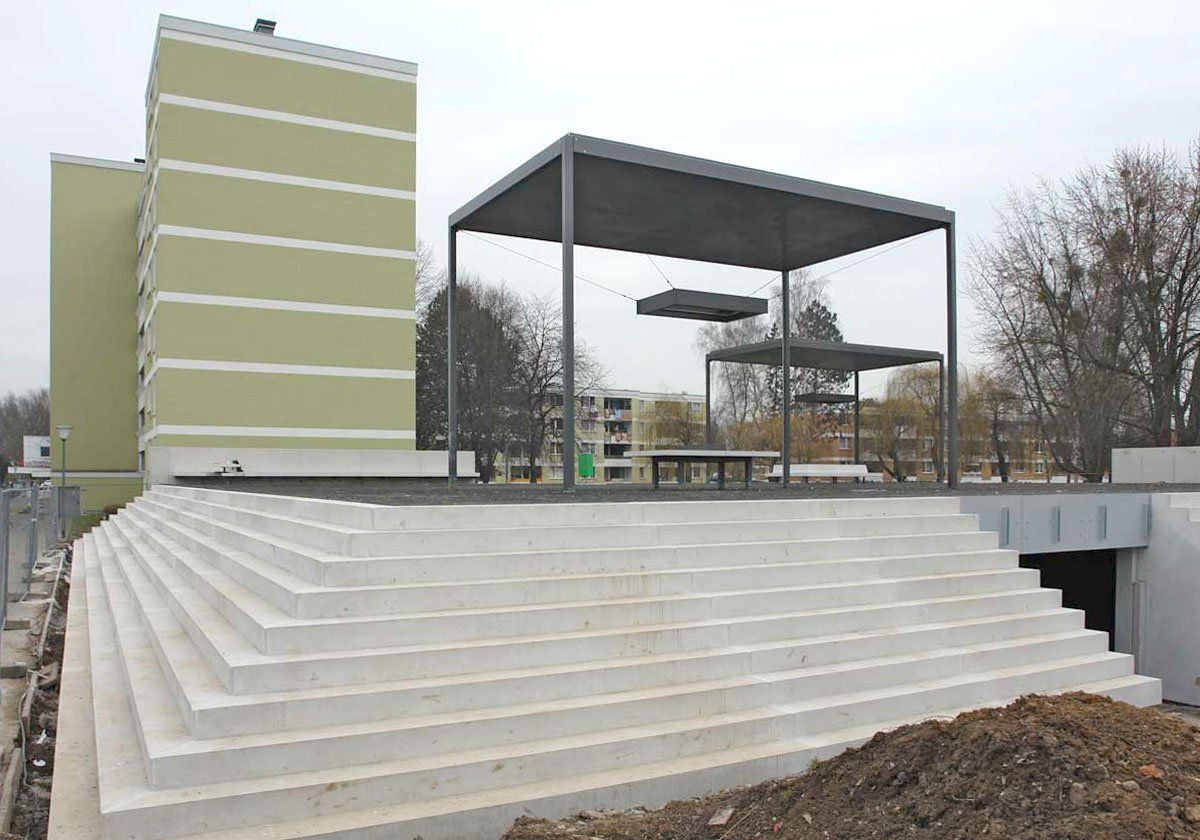 Bauphasen der Umgestaltung des Parkdecks zum Quartierplatz