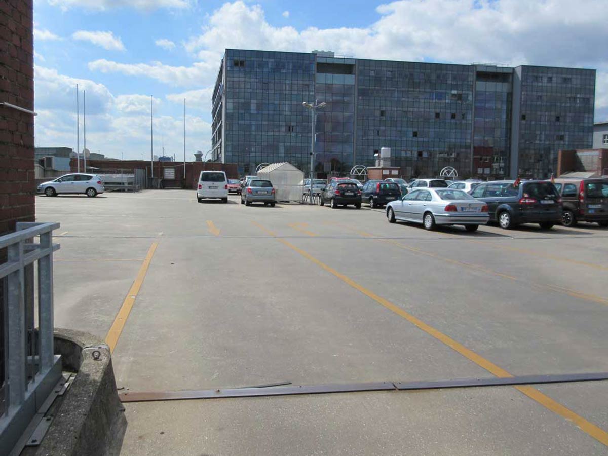 Parkhaussanierung während des laufenden Betriebes inkl. Parkflächenmarkierung