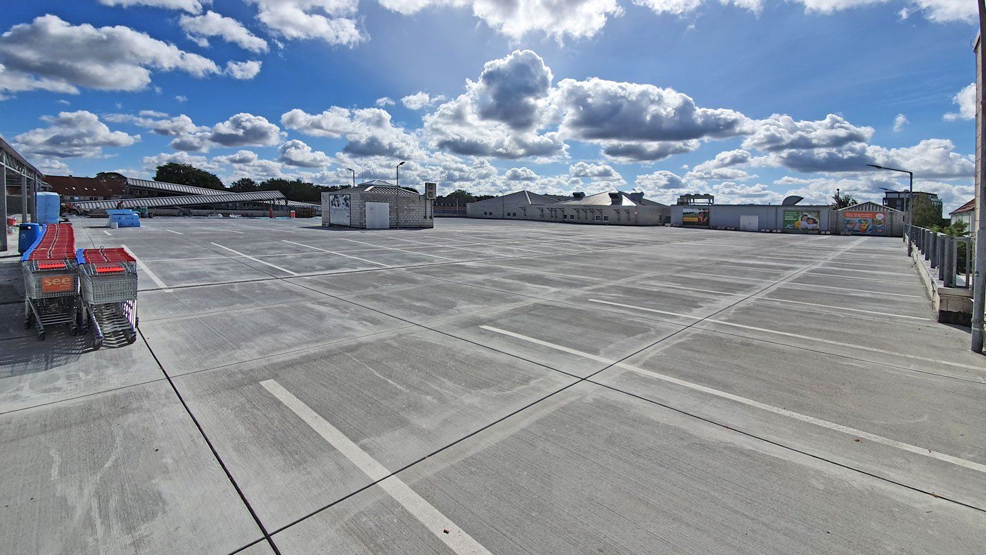 Wiedereroeffnung REWE Center Luebeck nach Parkdecksanierung