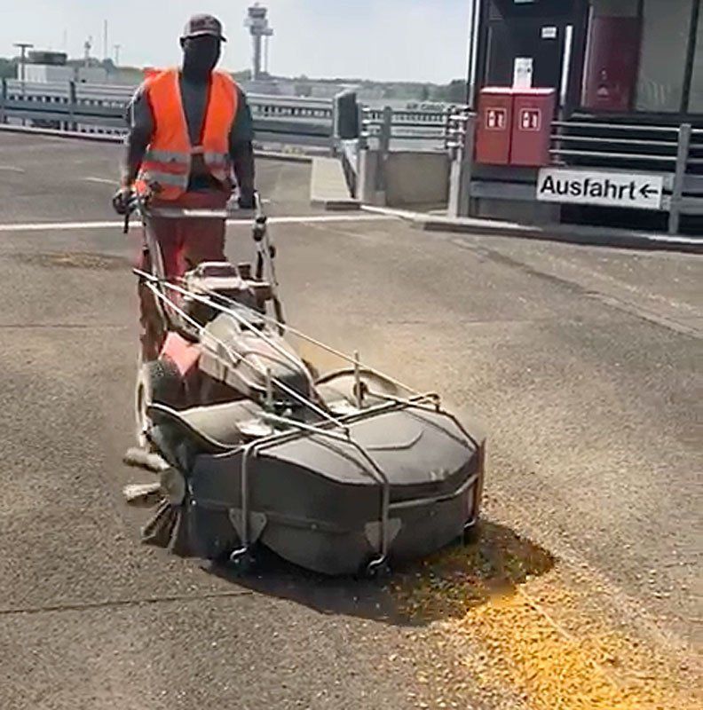 Reinigung mit Saugkehrgerät