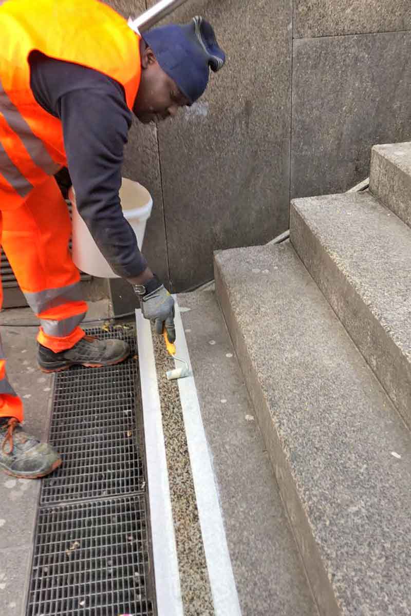 Erneuerung von Treppenstufen U- Bahn Station Hannover