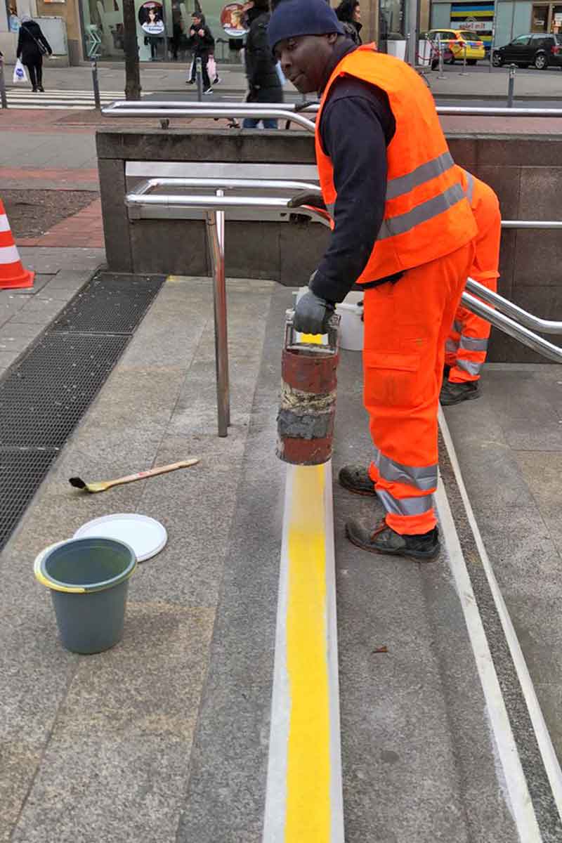 Erneuerung von Treppenstufen U- Bahn Station Hannover