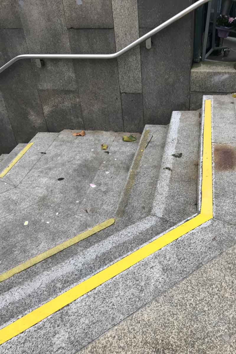 Erneuerung von Treppenstufen U- Bahn Station Hannover