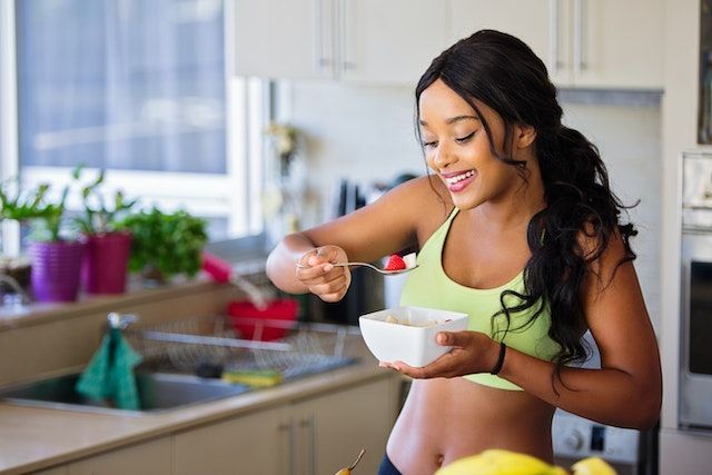 A well balanced diet of animal protein, fruit and vegetables is recommended to prevent Vitamin Deficiency Anemia. vitamin deficiency anemia is a leading cause of fatigue.