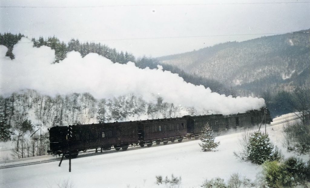 Ein Personenzug im Januar 1940 auf dem Weg von Ahrdorf nach Adenau Ein Personenzug im Januar 1940 auf dem Weg von Ahrdorf nach Adenau