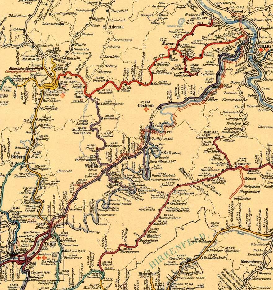 Die Karte zeigt, dargestellt in rot gestrichelter Linie, die geplante strategische Bahnlinie Ehrang - Neuwied in der vollen Länge von 126 km. Ausschnitt aus der Übersichtskarte des Eisenbahndirektion-Bezirks Saarbrücken, Zustand: 1. Apr. 1917. Slg.: Eisenbahnfreunde Jünkerath Die Karte zeigt, dargestellt in rot gestrichelter Linie, die geplante strategische Bahnlinie Ehrang - Neuwied in der vollen Länge von 126 km. Ausschnitt aus der Übersichtskarte des Eisenbahndirektion-Bezirks Saarbrücken, Zustand: 1. Apr. 1917.
Slg.: Eisenbahnfreunde Jünkerath