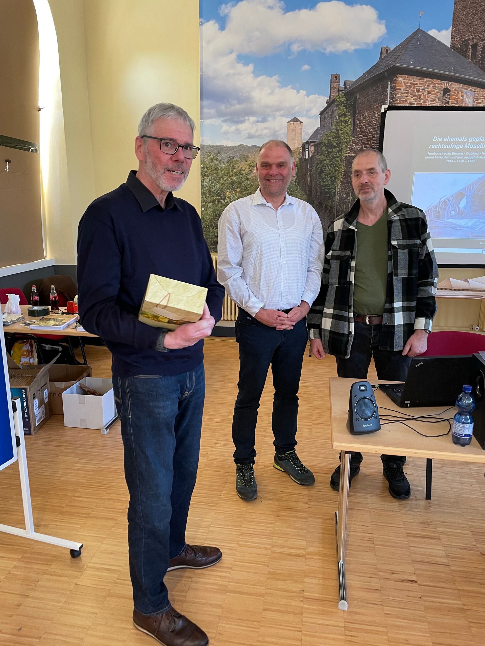 Nach dem Vortrag, v. l. Martin Kreckler, Ortsbürgermeister Hans Josef Bleser und Veranstalter Guido Pringnitz.