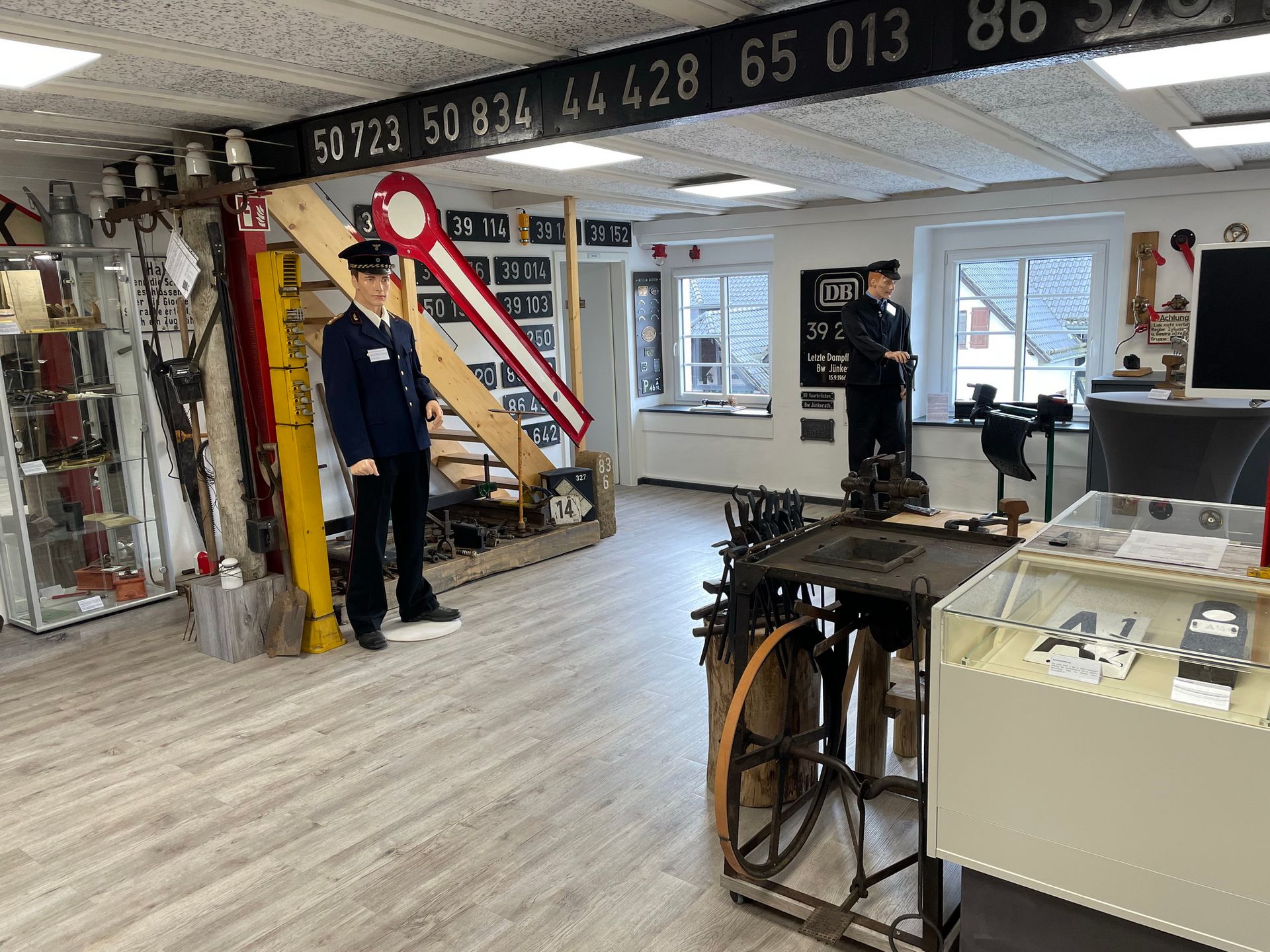 Blick in den Ausstellungsraum des Eisenbahnmuseums Jünkerath