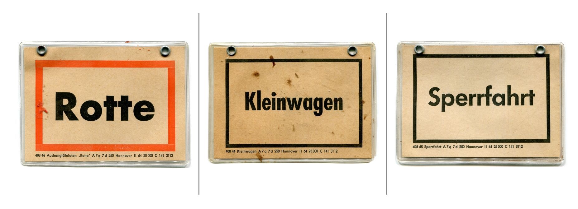 Unser Museumsstück des Monats sind diesmal drei Merkschilder.