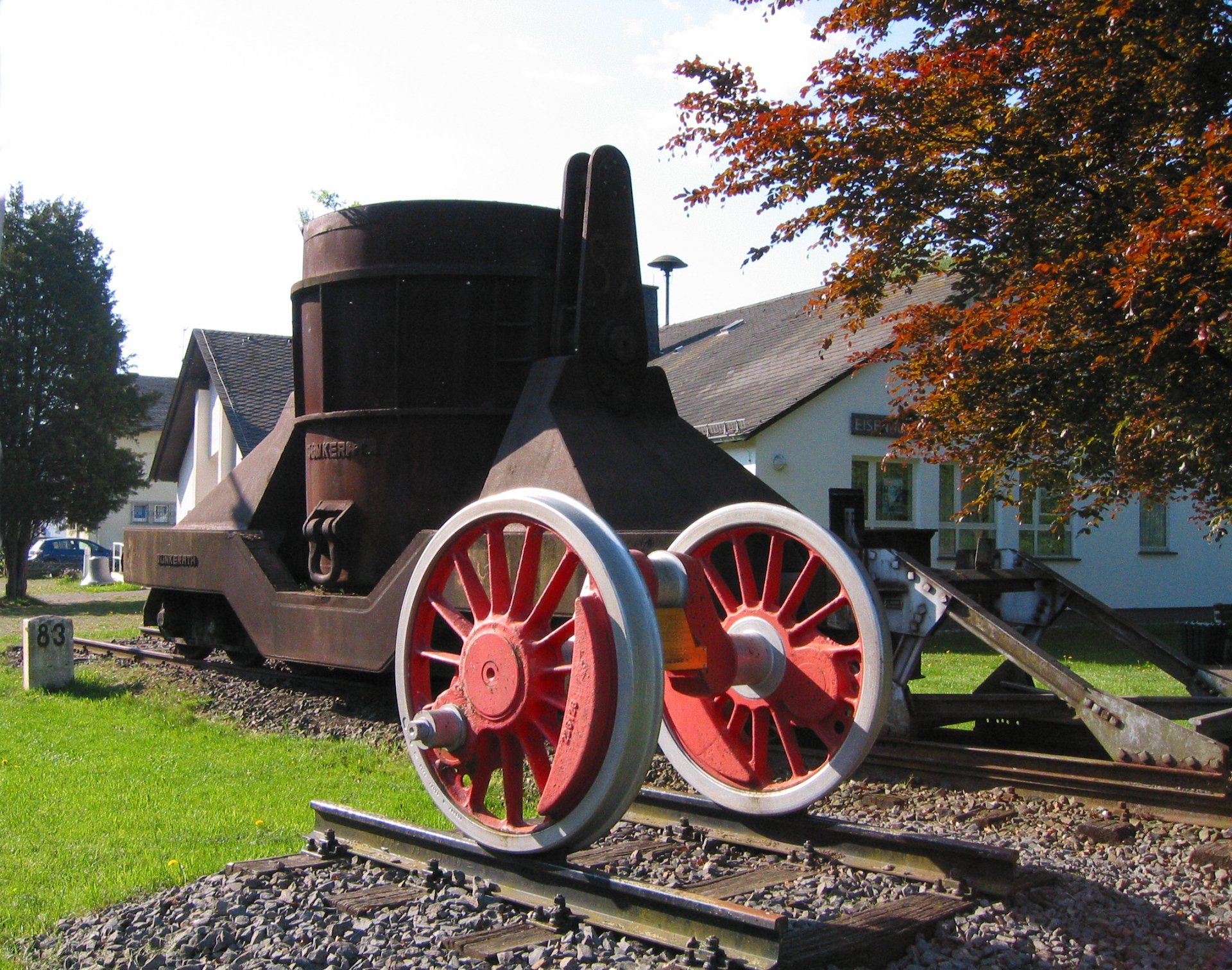 Roheisenpfannenwagen und Lok-Achse am Museumsstandort Am Römerwall in Jünkerath