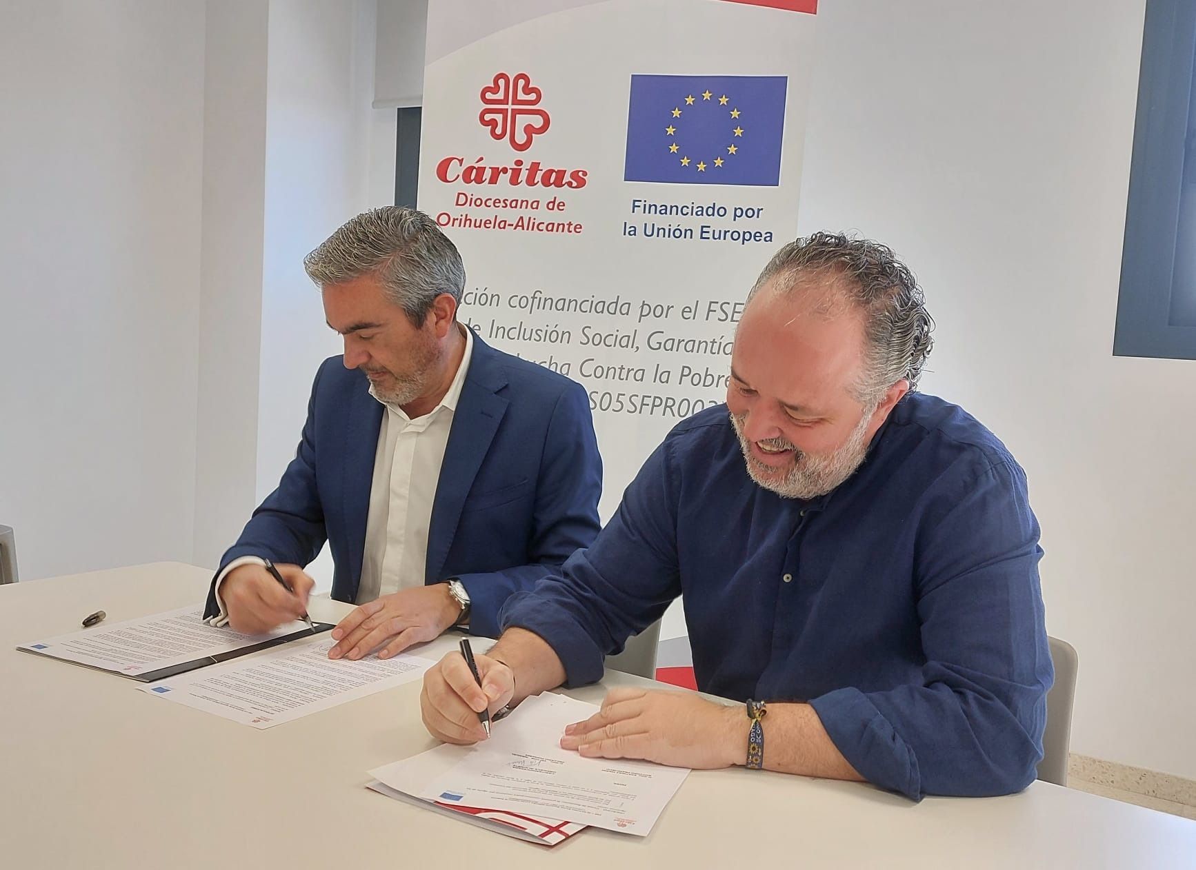 Firma de acuerdo de colaboración MOVA y Caritas Diocesanas, Orihuela , Alicante
