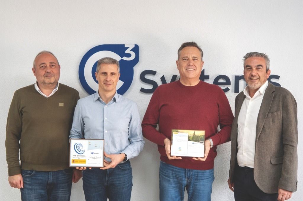 Directivos de MOVA y C3 Systems