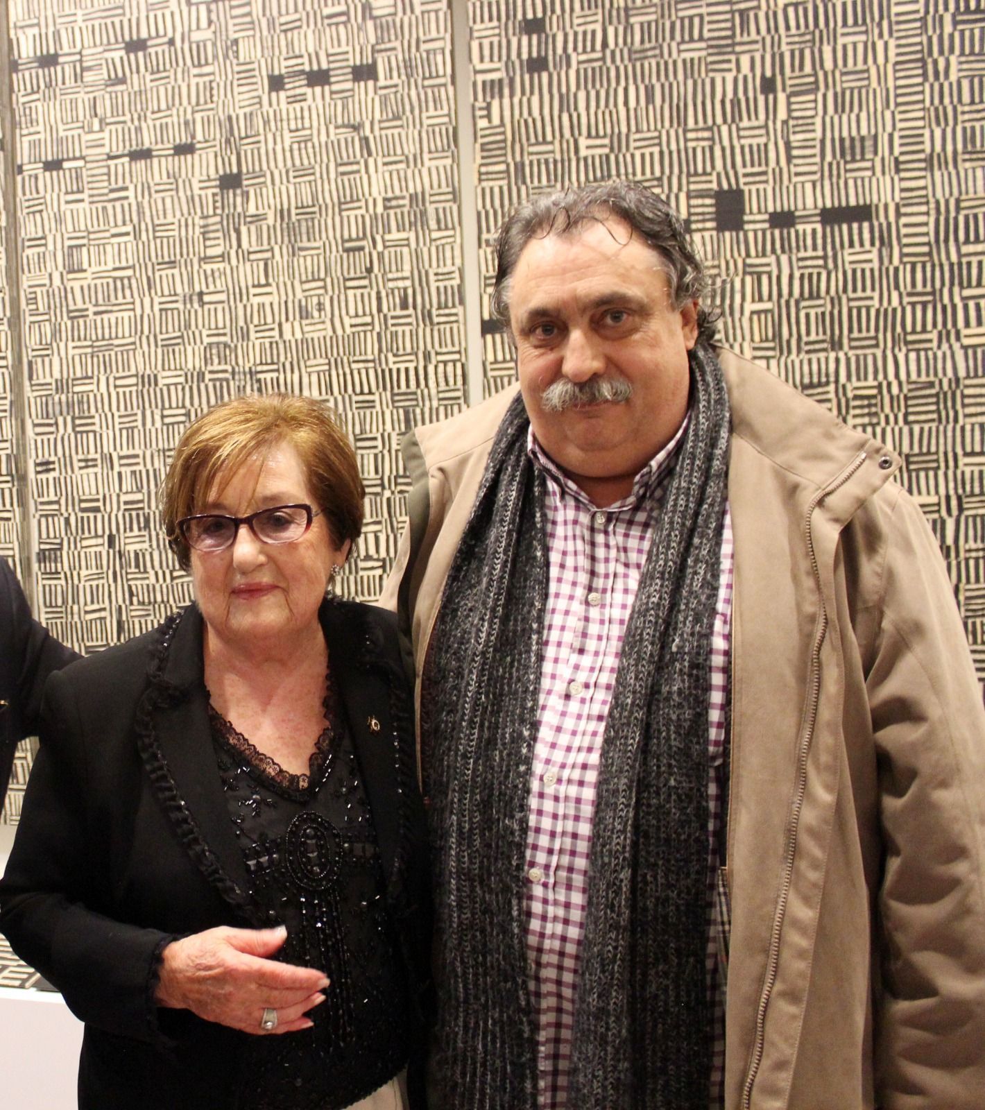 Sueños, ambiciones En mis obras, últimamente intento no incluir tanto mosaico, para desarrollar nuevos materiales, pero siempre con un toque y alusión al mosaico. Espero preparar nuevas exposiciones futuras, ya que las muestras de esculturas e instalaciones son un género del arte contemporáneo en el que hay una interacción entre el espectador y la obra. Sueños, ambiciones
En mis obras, últimamente intento no incluir tanto mosaico, para desarrollar nuevos materiales, pero siempre con un toque y alusión al mosaico.
Espero preparar nuevas exposiciones futuras, ya que las muestras de esculturas e instalaciones son un género del arte contemporáneo en el que hay una interacción entre el espectador y la obra.