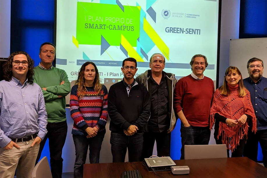 Grupo Khaos-GISUM Universidad de Málaga  (Dr. Doblas, quinto de izquierda a derecha) Grupo Khaos-GISUM Universidad de Málaga  (Dr. Doblas, quinto de izquierda a derecha)