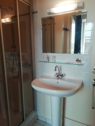 Salle d'eau Salle d'eau de la chambre bieroc