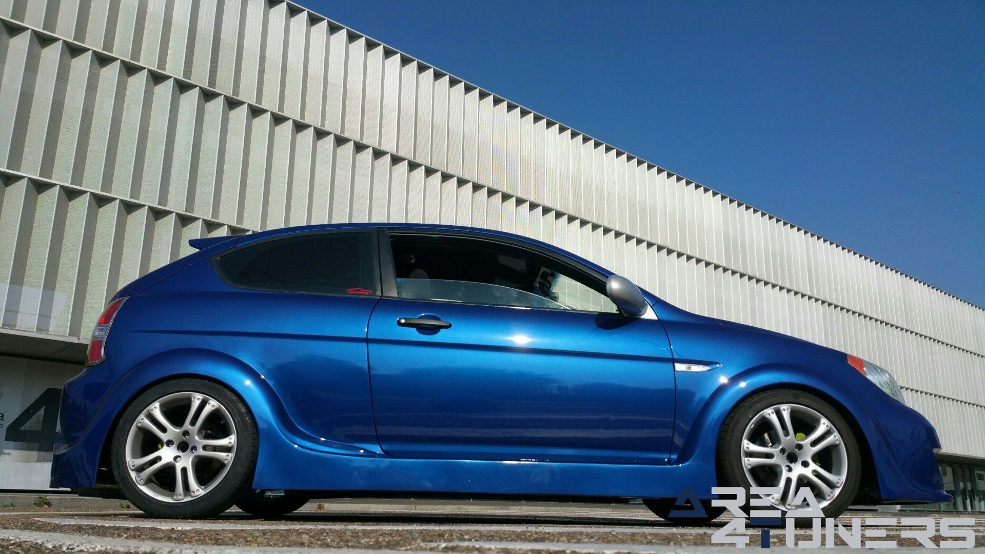 Imagen reportaje coche Tuning Hyundai Accent Mi Niño Imagen perteneciente al reportaje fotográfico de la revista Tuning de publicación diaria Area4tuners.es sobre un Hyundai Accent