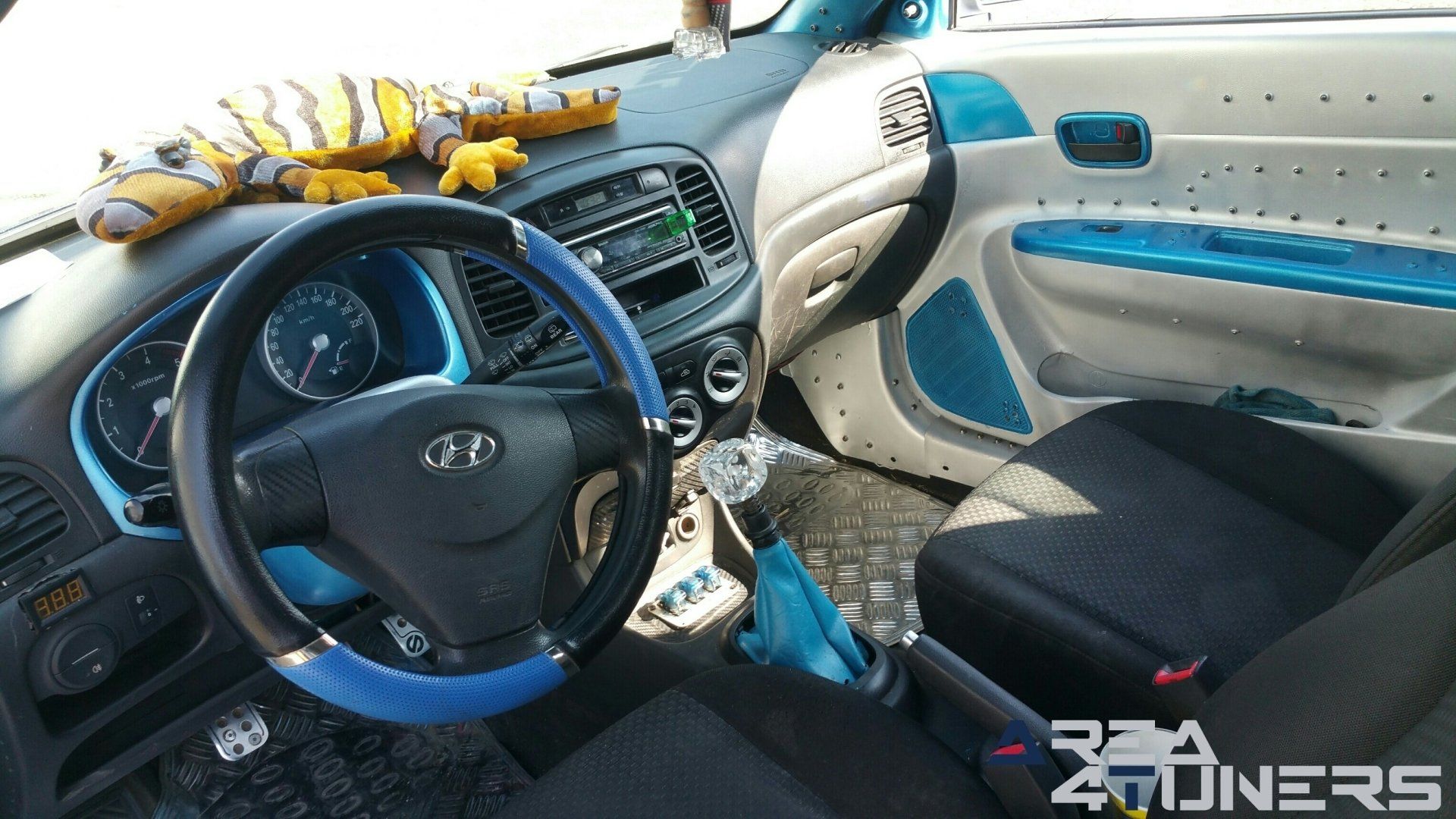 Imagen reportaje coche Tuning Hyundai Accent Mi Niño Imagen perteneciente al reportaje fotográfico de la revista Tuning de publicación diaria Area4tuners.es sobre un Hyundai Accent