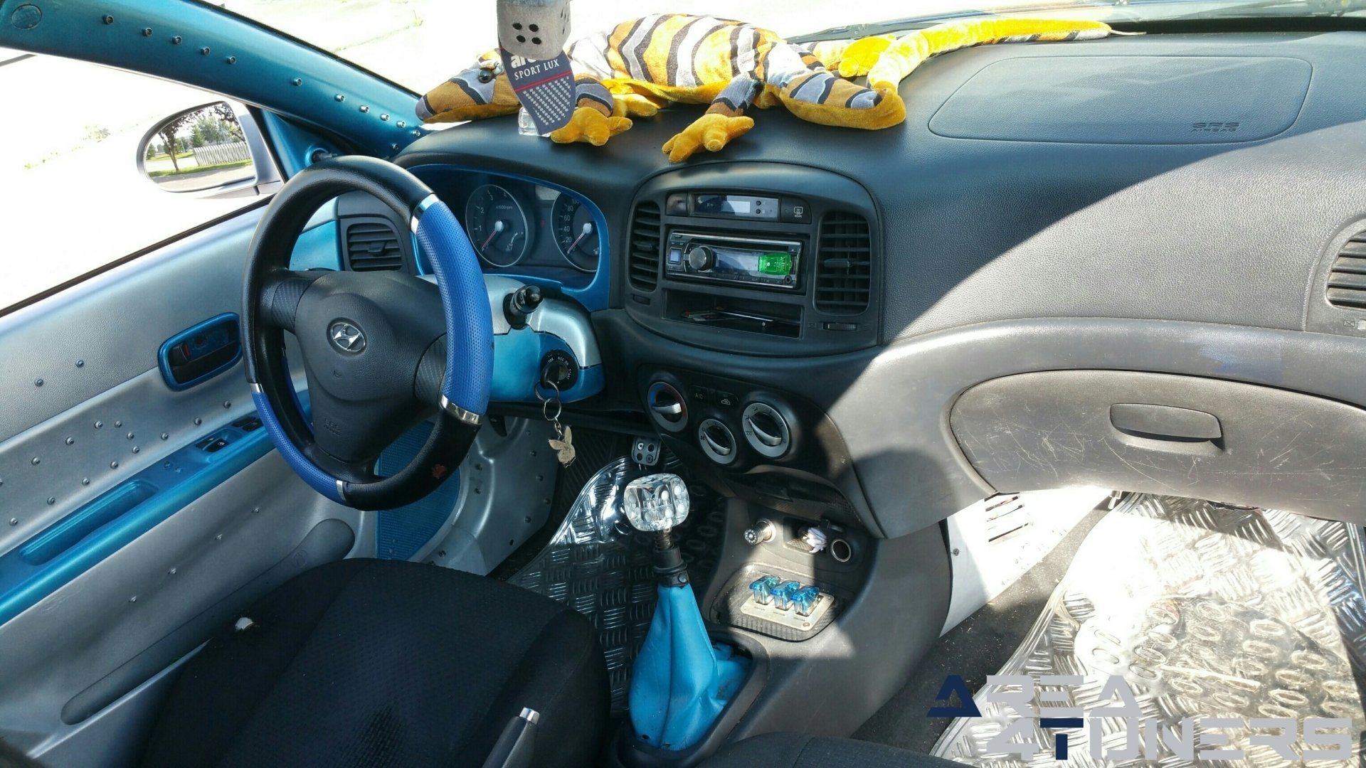 Imagen reportaje coche Tuning Hyundai Accent Mi Niño Imagen perteneciente al reportaje fotográfico de la revista Tuning de publicación diaria Area4tuners.es sobre un Hyundai Accent