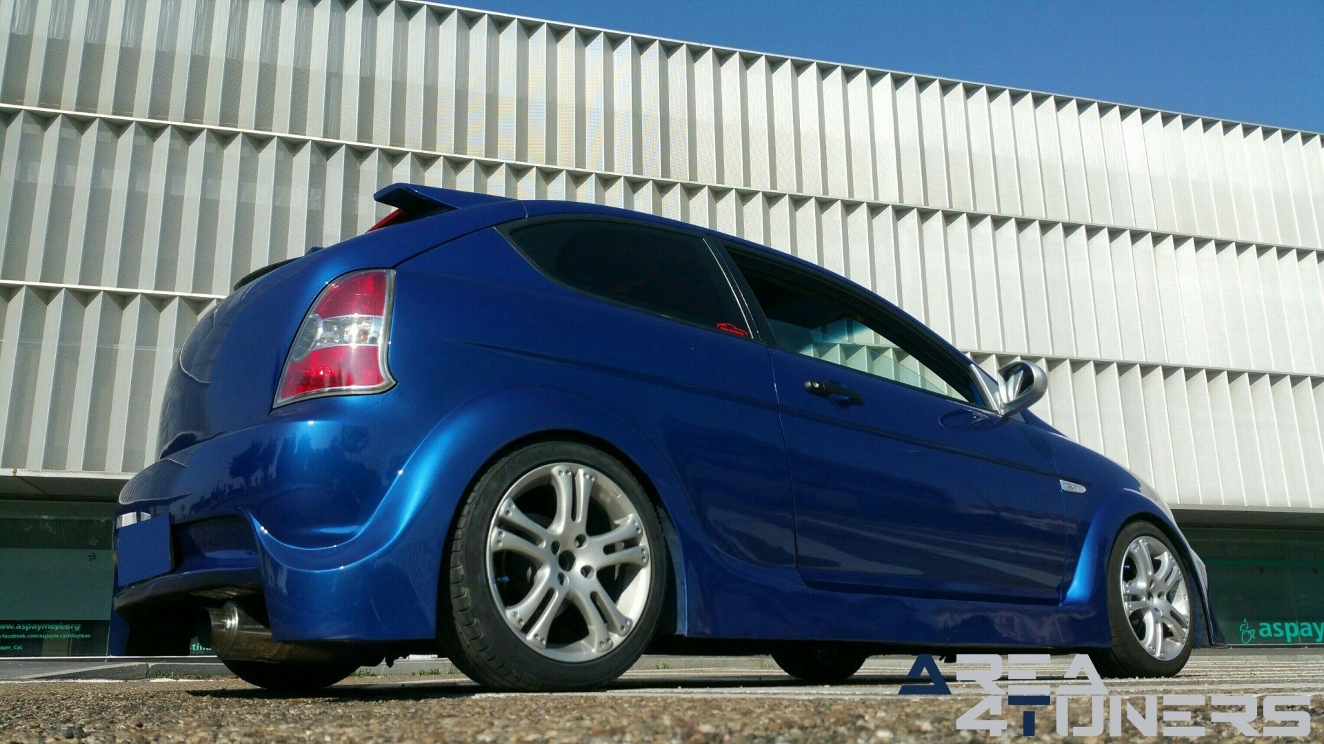 Imagen reportaje coche Tuning Hyundai Accent Mi Niño Imagen perteneciente al reportaje fotográfico de la revista Tuning de publicación diaria Area4tuners.es sobre un Hyundai Accent