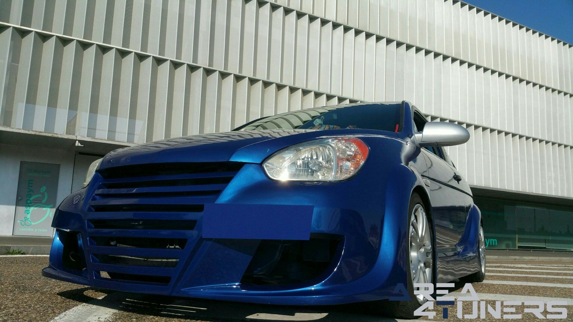 Imagen reportaje coche Tuning Hyundai Accent Mi Niño Imagen perteneciente al reportaje fotográfico de la revista Tuning de publicación diaria Area4tuners.es sobre un Hyundai Accent