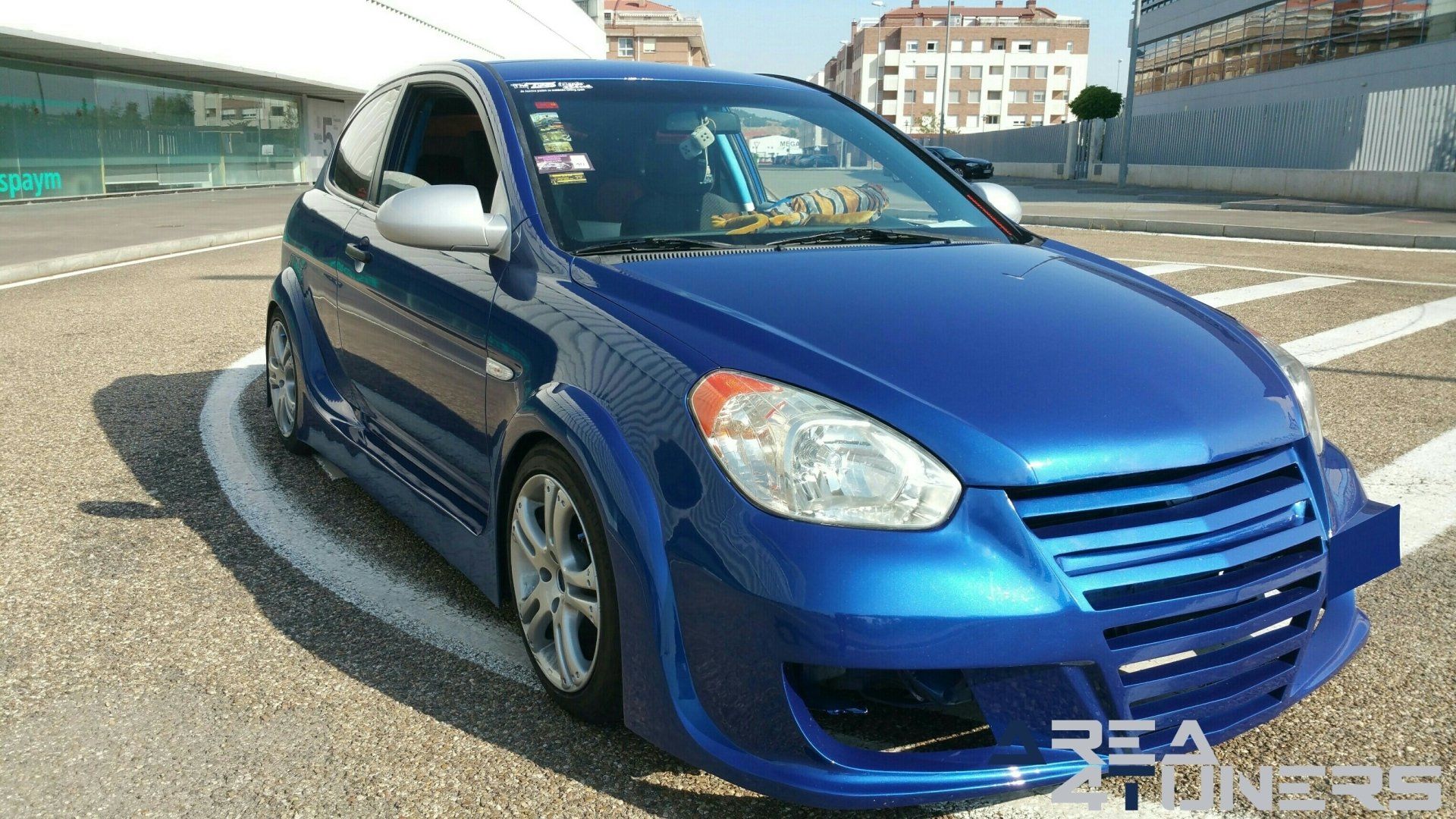 Imagen reportaje coche Tuning Hyundai Accent Mi Niño Imagen perteneciente al reportaje fotográfico de la revista Tuning de publicación diaria Area4tuners.es sobre un Hyundai Accent