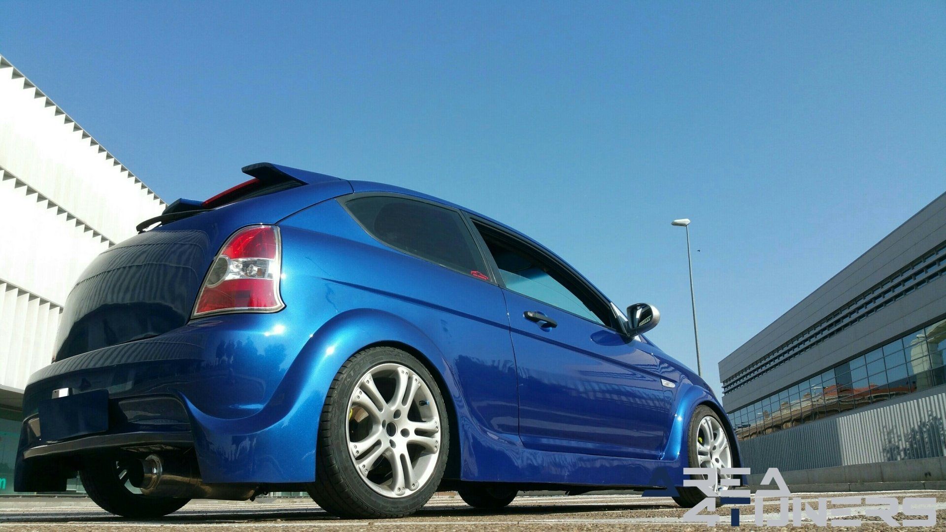 Imagen reportaje coche Tuning Hyundai Accent Mi Niño Imagen perteneciente al reportaje fotográfico de la revista Tuning de publicación diaria Area4tuners.es sobre un Hyundai Accent